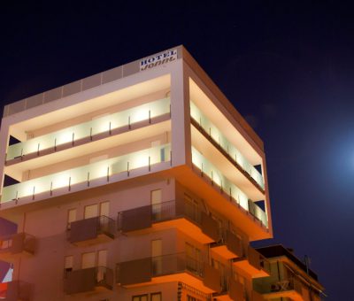 Hotel Jonni con la luna