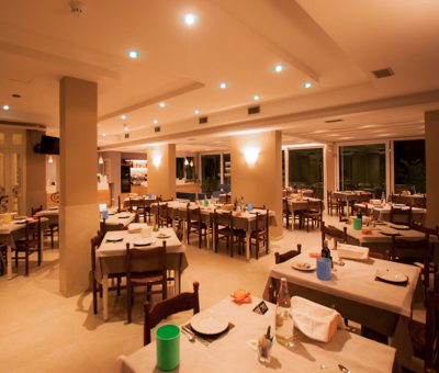 sala da pranzo hotel jonni sottomarina
